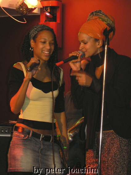 Zoe & Lilian Gold