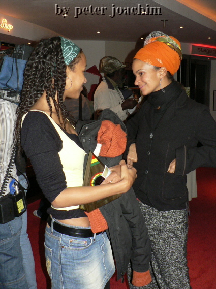 Zoe & Lilian Gold