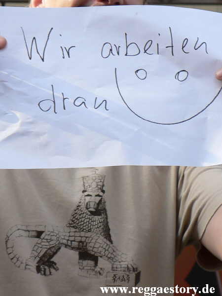 086