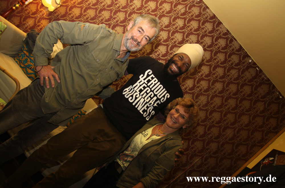 Junior Kelly - Backstage - YAAM Berlin