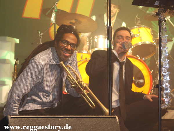 Yellow Umbrella - Nikolaus Reggae Party 2011