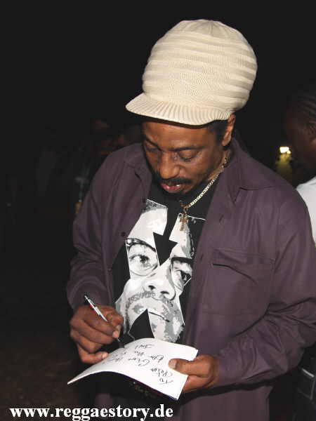 Earl Sixteen