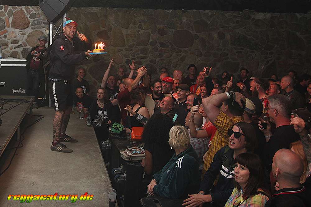 @ The Hotknives - Birthday - TIS 2025