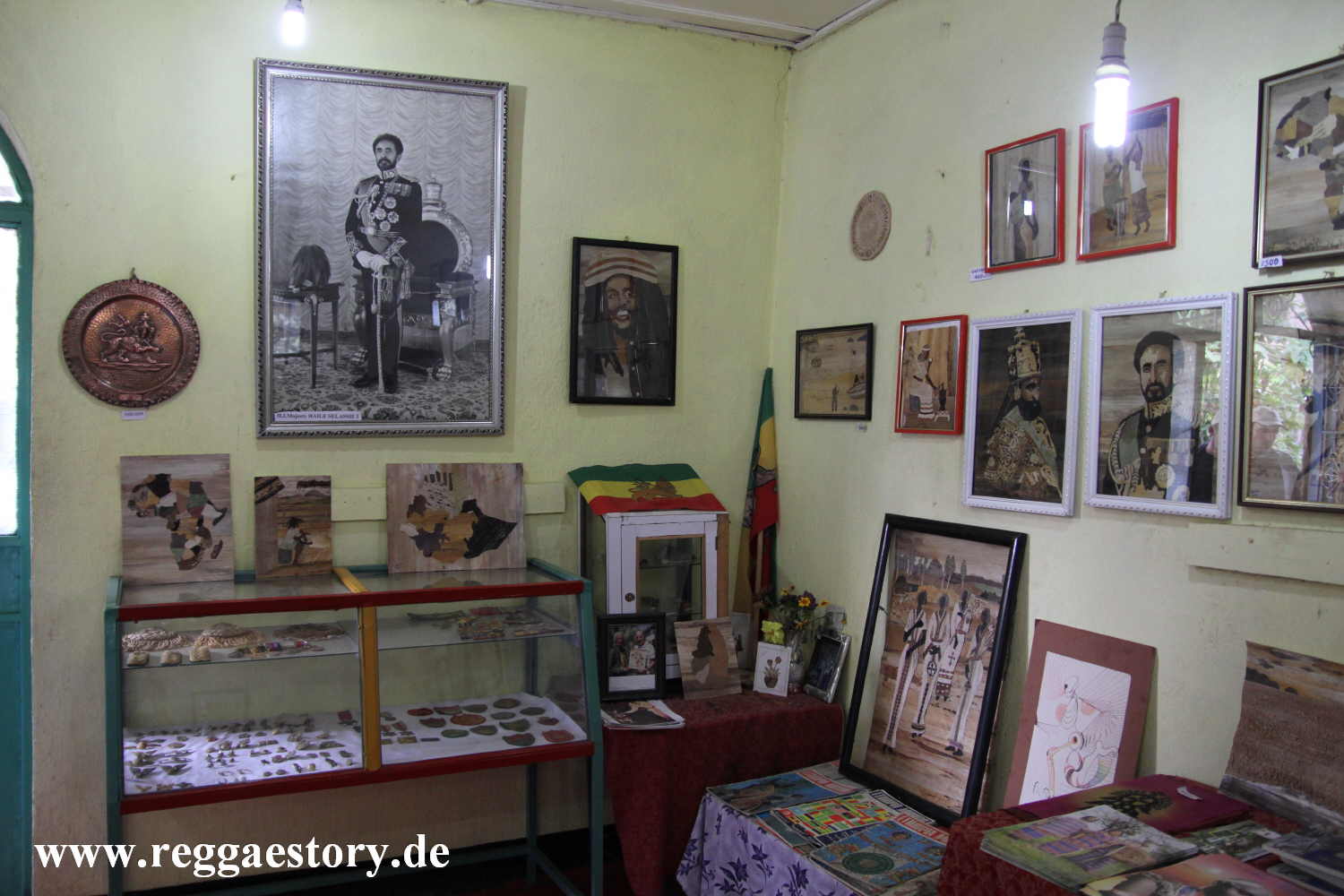 Ras Hailu - Banana Art Gallery