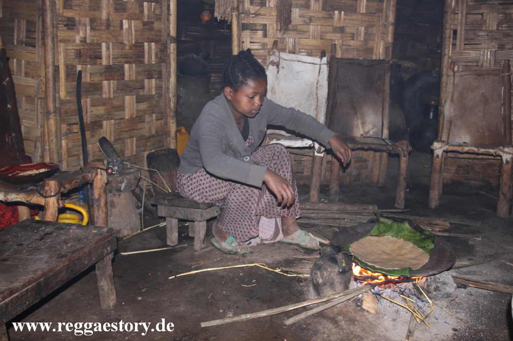 Ensete-Brotherstellung - Dorze Village - Arba Minch - Ethiopia